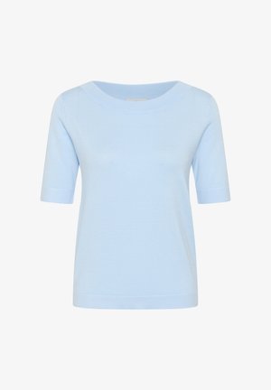 Bluza tricotată cu mâneci scurte într-o nuanță de albastru deschis, cu guler rotund, design simplu și mansete fixate, pe un fundal alb.