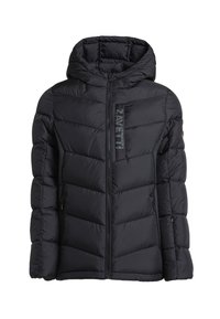 Melnā pūkainā jaka ar kapuci, ar horizontālu izšuvumu, priekšējo rāvējslēdzēju un logotipa detaļu krūtīs. Gluda, izolēta auduma.