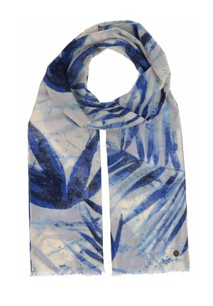 Écharpe légère avec motifs abstraits de feuilles bleues et bleu marine, bouclée lâchement avec des bords frangés sur fond blanc.