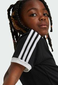 adidas Originals STRIPES TEE - Tričko s potlačou - black