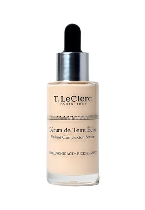 Flasche des T. LeClerc Radiant Complexion Serums mit Pipette, enthält Hyaluronsäure und Reisferment, beige Flüssigkeit innen.