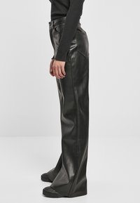 Urban Classics LADIES  WIDE LEG PANTS - Pantalon classique - black