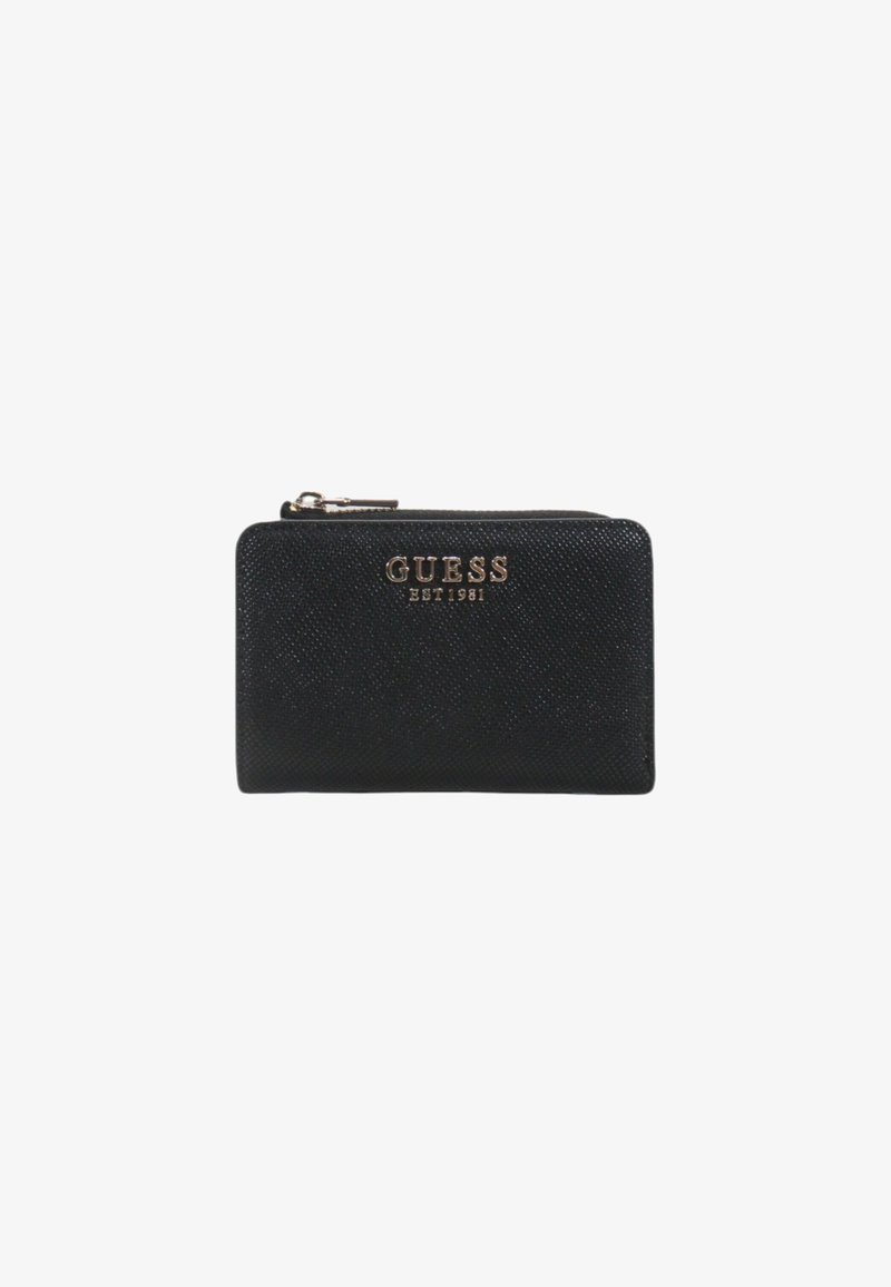 Portafoglio nero con texture, chiusura a zip, logo embossato "GUESS EST 1981" in oro, forma rettangolare e bordi lisci.