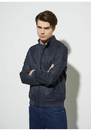 - Kurtka Bomber
