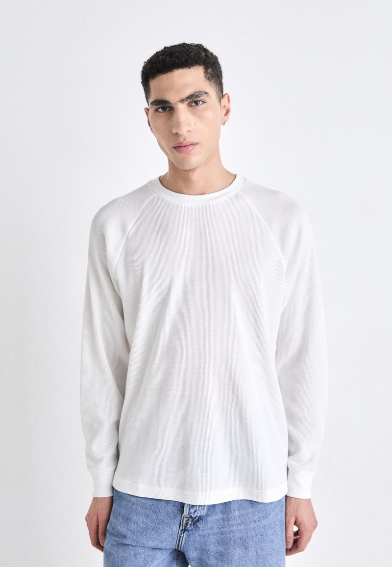 GAP WAFFLE CREW - Ilgarankovis viršutinės dalies drabužis - new off white