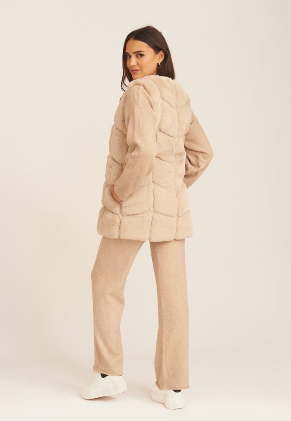 BOX CUT - Waistcoat - stone4