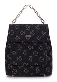 Czarna torebka z tkaniny z srebrnym geometrycznym wzorem, o usztywnionym kształcie, z łańcuszkowym paskiem, magnetycznym zapięciem oraz akcentem logo z przodu.