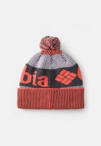 Căciulă tricotată în negru, gri și roșu, dotată cu un pompon, având dungi orizontale și logo-ul "Columbia" în roșu aprins pe vârful căciulii.
