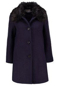 Manteau en laine bleu marine foncé avec trois boutons noirs et un large col en fausse fourrure noire, manches longues et coupe droite.
