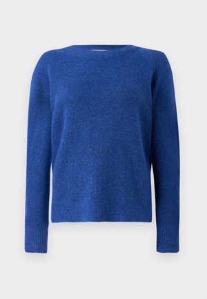 Maglione blu lavorato a maglia con collo rotondo, maniche lunghe e una texture morbida. Presenta una vestibilità leggermente ampia e polsini a coste sulle maniche.