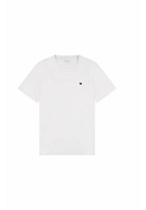 Hvid bomulds T-shirt med rund hals, korte ærmer og et lille sort logo på venstre bryst. Standard pasform, glat tekstur.