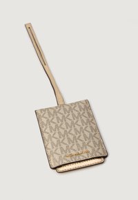 Cardholder cu model auriu, dotat cu o curea din piele, având logo-ul Michael Kors embossat pe față și o finisare texturată netedă.