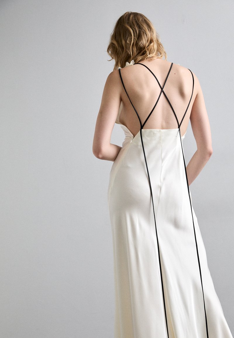 Victoria Beckham GATHERED SHOULDER CAMI GOWN - Occasion wear - ivory/off-white - Zalando.ie Victoria Beckham GATHERED SHOULDER CAMI GOWN - Occasion wear - ivory/off-white - Zalando.ie