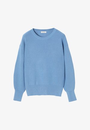 Lichtblauwe gebreide trui met een geribbelde textuur, ronde hals, verlaagde schouders en lange, aansluitende mouwen.