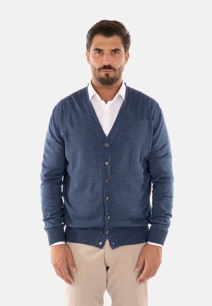 Cardigan blu navy realizzato in tessuto morbido, con scollo a V, chiusura con bottoni e polsini e fondo a costine. Adatto per un abbigliamento informale.