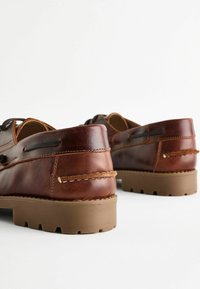 Next - REGULAR FIT - Boat shoes - chestnut brown Thumbnail Image 1