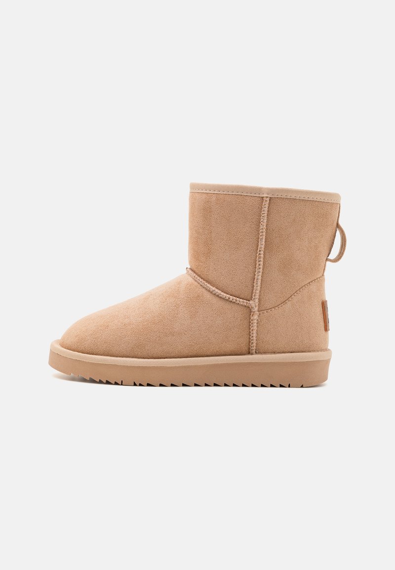 XTI Klasszikus bokacsizmák - beige