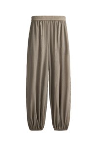 Pantalon ample taupe avec taille élastique et poignets froncés élastiques, avec une texture subtile à carreaux.