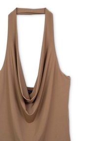 Top marrone senza maniche con scollatura drappeggiata e design a halter. Tessuto liscio con una morbida consistenza, senza motivi visibili o dettagli in metallo.