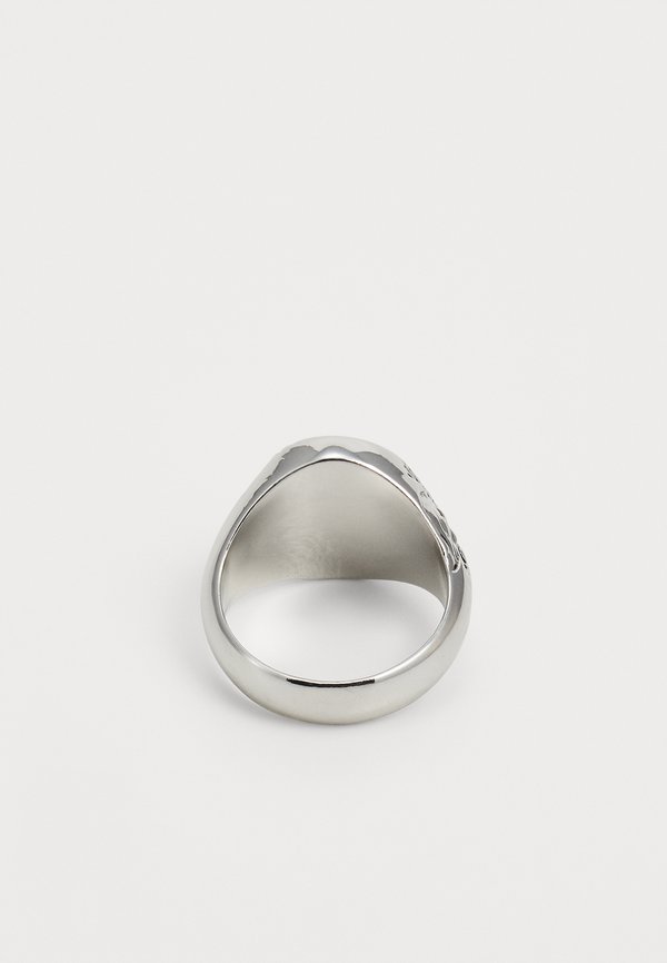 DRAGON ENGRAVED OVAL SIGNET - Ring3