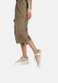 Queen Helena Sneakers basse - beige