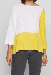 United Colors of Benetton Stickad tröja - yellow