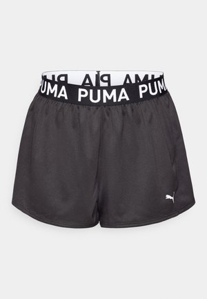 Sorte atletiske shorts med elastisk midje som har hvit "PUMA" merking, laget av et glatt, lett materiale.