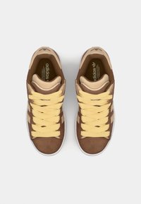adidas Originals CAMPUS 00S DOUBLE - Skate shoes - preloved brown/sand strata/orange tint