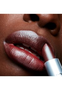 MAC FROST LIPSTICK ciemnobrązowy