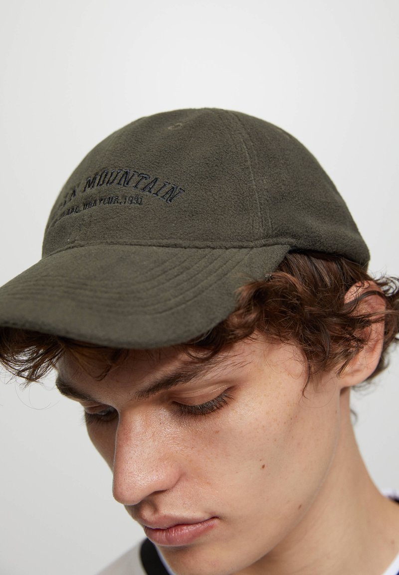 PULL&BEAR EMBROIDERED Cap dark green/dunkelgrün Zalando.at