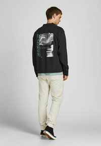 Jack & Jones JJIGORDON JJSHARK - Dresside alumine osa - moonbeam