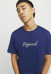 Jack & Jones RUNDHALS - Marškinėliai su spaudiniu - ocean cavern