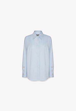 Lichtblauwe blouse met lange mouwen, een puntige kraag, sluiting met knopen aan de voorkant en knoopmanchetten. Glad stof met een neutraal ontwerp.