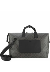 Sac de voyage en motif à carreaux gris, fabriqué en cuir. Dispose de poignées courtes et d'une sangle amovible, avec une poche avant et des accents noirs.