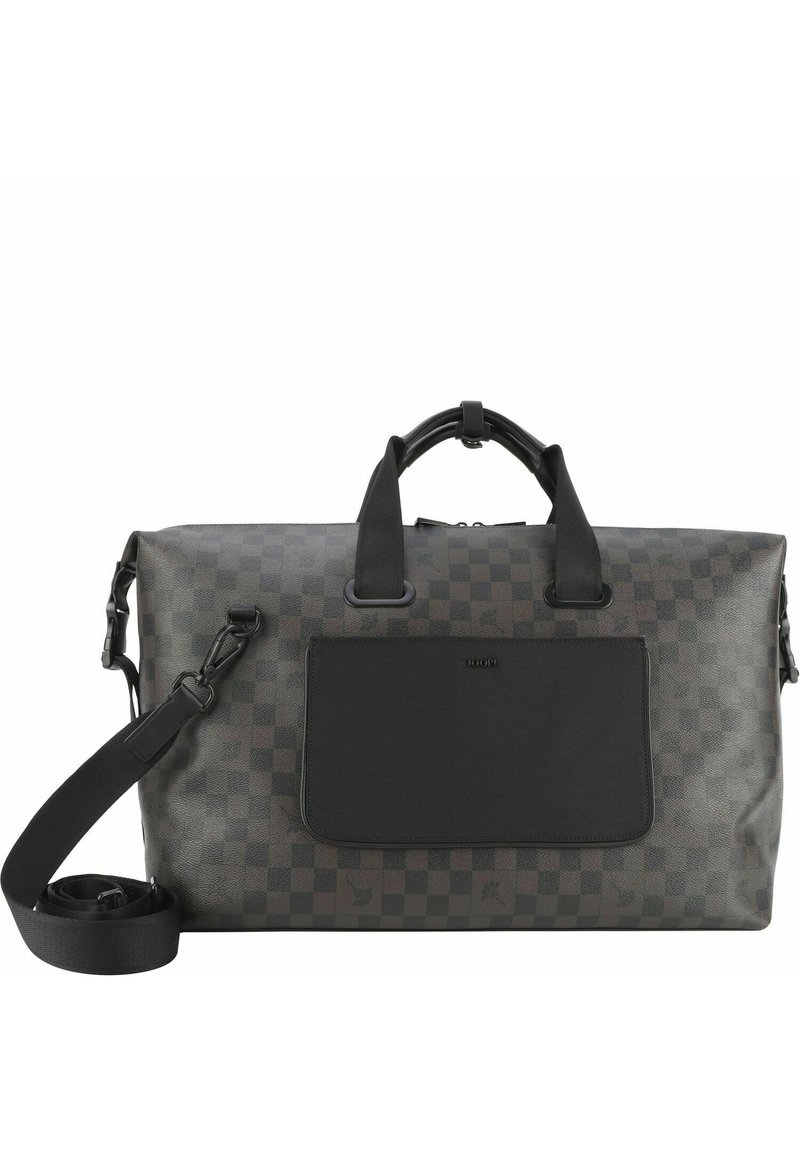 Sac de voyage en motif à carreaux gris, fabriqué en cuir. Dispose de poignées courtes et d'une sangle amovible, avec une poche avant et des accents noirs.