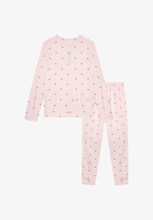 Roze top met lange mouwen en broek met een klein rood hartjespatroon, gemaakt van zachte stof, ontworpen als bijpassende pyjama's.