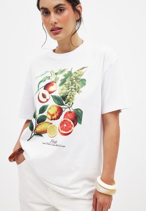 NA-KD PRINTED ROUND NECK  - Tričko s potlačou - fruit print