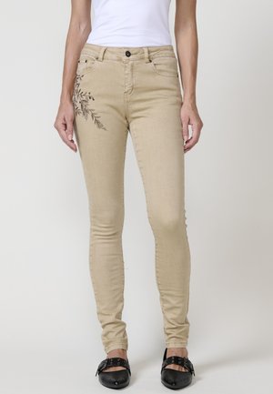 ELÁSTICO DOBLE PUSH UP - Jeans Skinny Fit - crudo off white