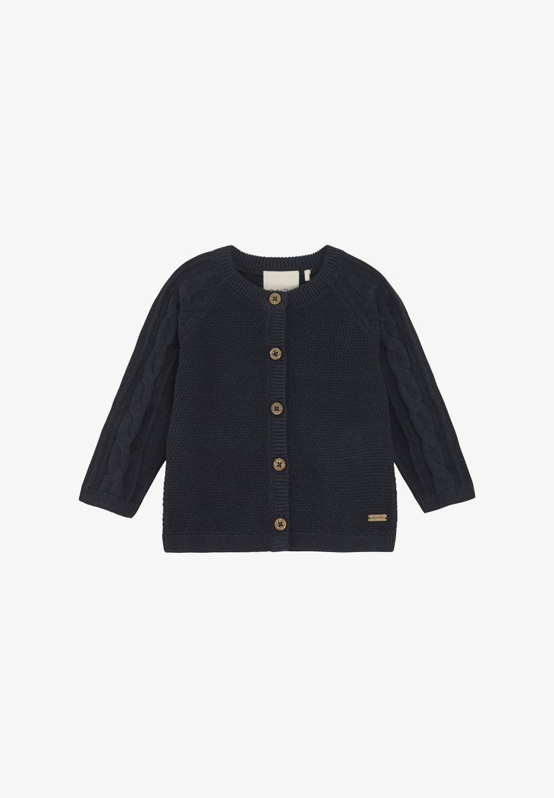 Granatowy kardigan wykonany na drutach z okrągłym dekoltem, długimi rękawami, wzorem w warkocze wzdłuż rękawów oraz drewnianymi guzikami na przodzie.