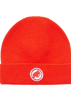 Rote gestrickte Mütze mit umgeschlagenem Rand, strukturiertem Muster und einem kreisförmigen weißen Logo mit einem Elefanten in der Mitte.