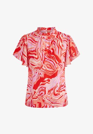 Kortærmet damebluse med flæset krave, nøglehul i ryggen og et abstrakt mønster i røde, pink og koralfarvede sving.