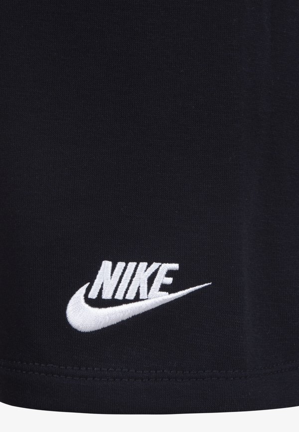 CLUB SET UNISEX - Shorts4