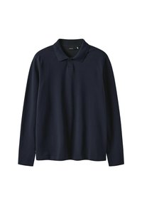 Marineblaues Langarm-Polohemd aus weichem Stoff; verfügt über einen klassischen Kragen und eine Drei-Knopf-Leiste für ein strukturiertes Design.