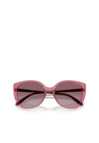 Occhiali da sole oversize rosa con montatura liscia, lenti sfumate e forma a occhio di gatto angolare. Branding sottile sulle astine, design leggero.