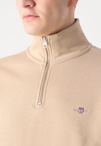 GANT REG SHIELD HALF ZIP  - Sweater - dry sand