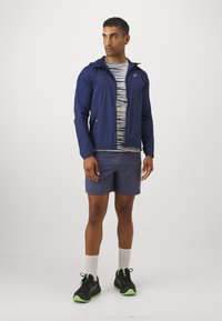 ASICS ROAD PACKABLE JACKET - Veste coupe-vent - blue expanse