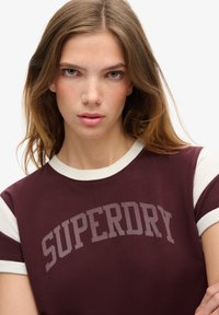 Superdry & Co - T-shirt z nadrukiem