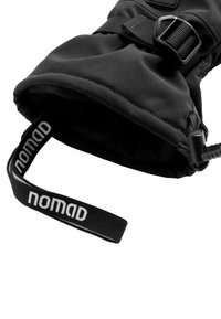 Zwarte winterhandschoen met een zachte binnenvoering, verstelbare band en gespsluiting. Bevat het "nomad" logo op een stoffen lus. Gladde buitenkant.