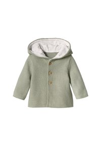 Helle grüne gestrickte Babyjacke mit Kapuze, gefüttert mit weichem weißen Stoff, mit drei Holzknöpfen vorne.