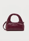 EMBLEM PUFFER BAG WITH STRAP - Τσάντα χιαστί - alluring pink